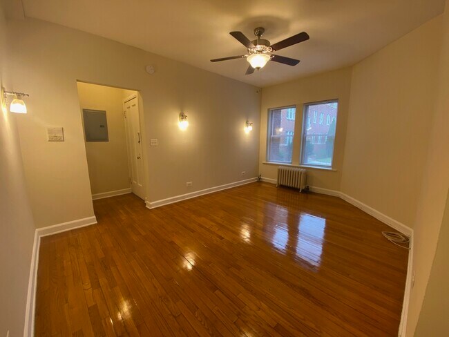 Photo - 1345 1/2 W Touhy Ave