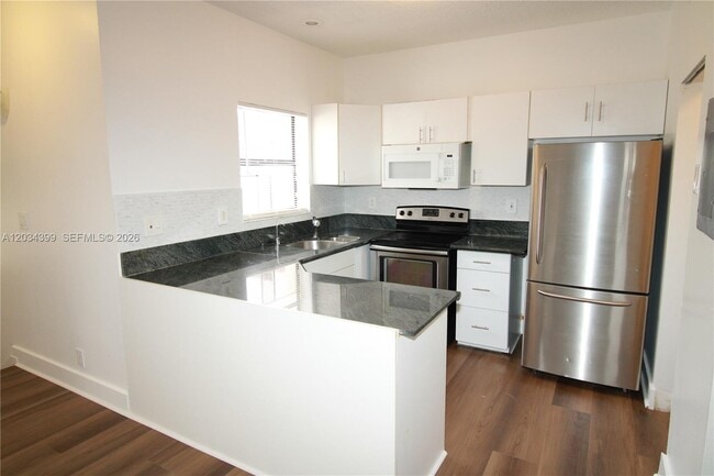 Photo - 1423 Avon Ln Unit 210