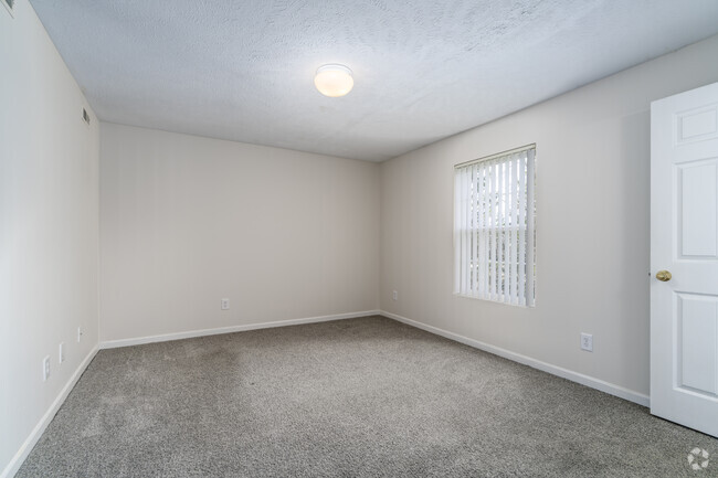 Cathedral Level - 2BR, 2BA - 1,000SF - Bedroom - Tammany on the Ponds Apartments