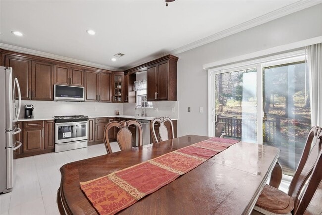 Photo - 203 Tallwood Ln