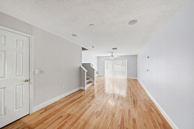 Comfortable 2-Bedroom Townhouse in Convenient Sheldon Creek