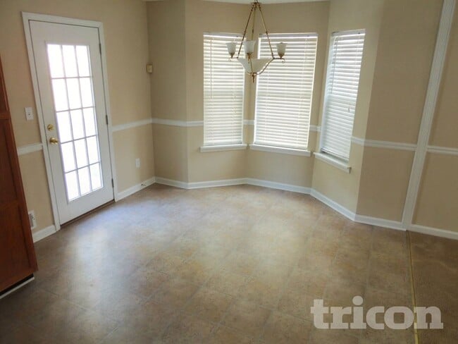 Photo - 76 White Pines Ln