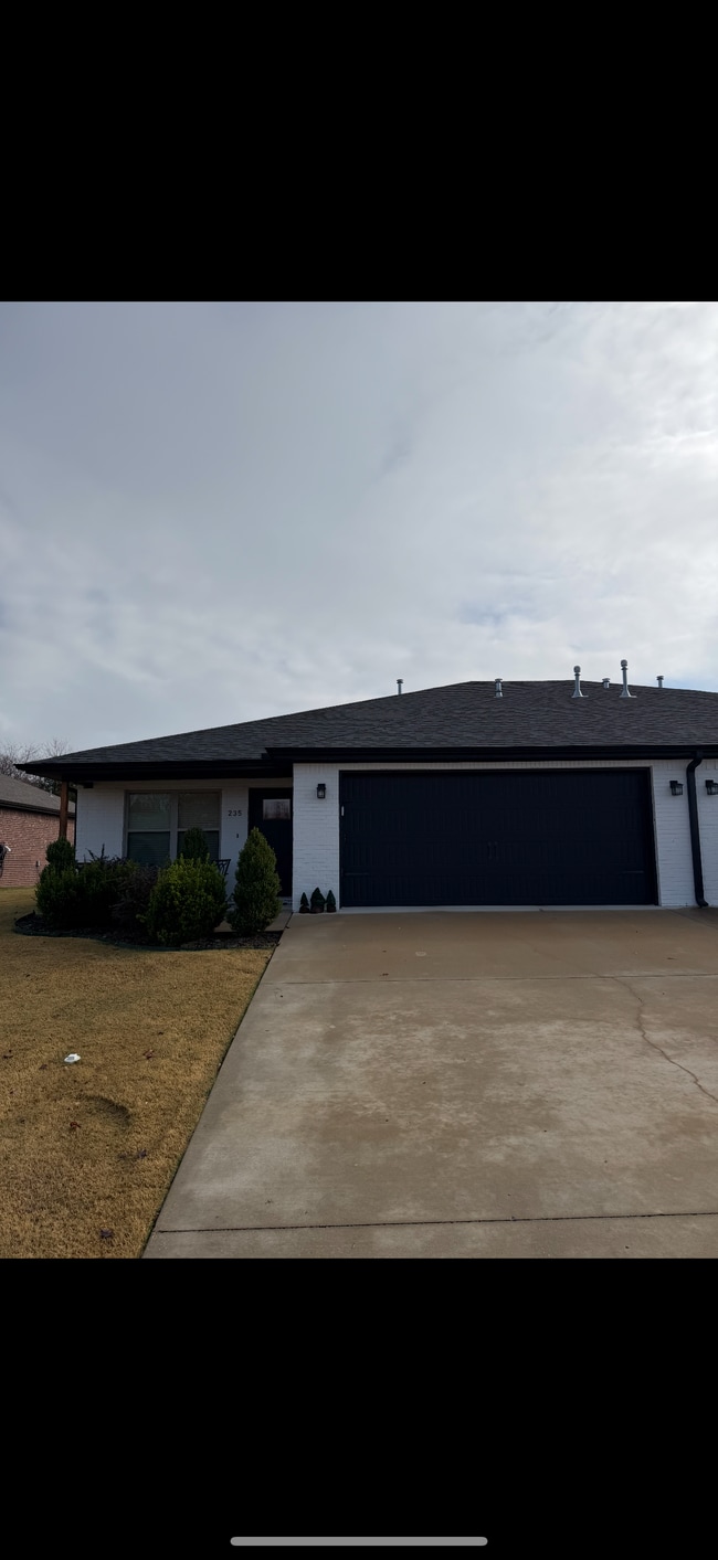 Photo - 235 Turnberry Ct