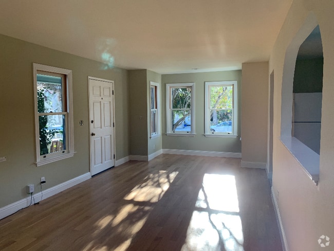 Building Photo - 5838 Fremont St Rental