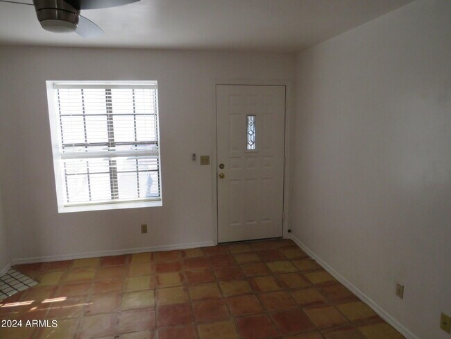 Photo - 921 W University Dr