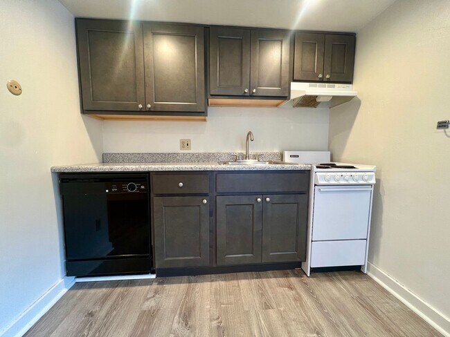 Building Photo - Spacious 2 Bedroom in Oakland! Equipped Ki... Unit 1F