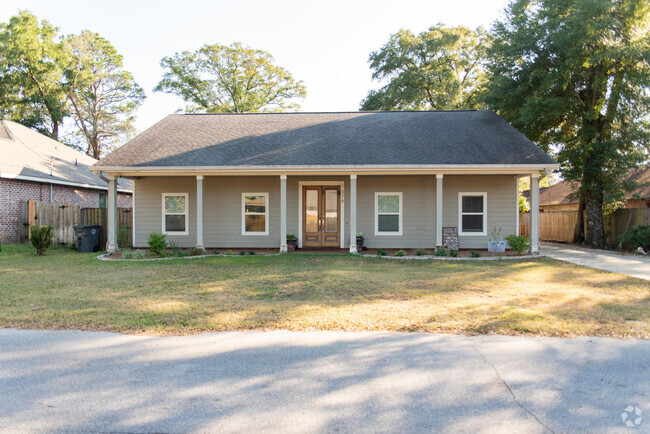 Building Photo - 379 Iowa St Rental