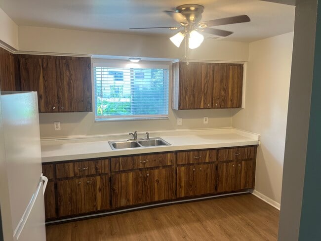 Photo - Manitou Lake Apartments