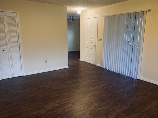Photo - 1604 Sunside Square Unit 33