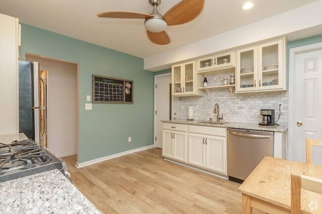 Building Photo - 210 Kings Hwy E Unit 210 Kings Highway East Rental