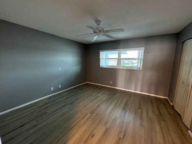 Photo - 100 Shore Ct Unit 307