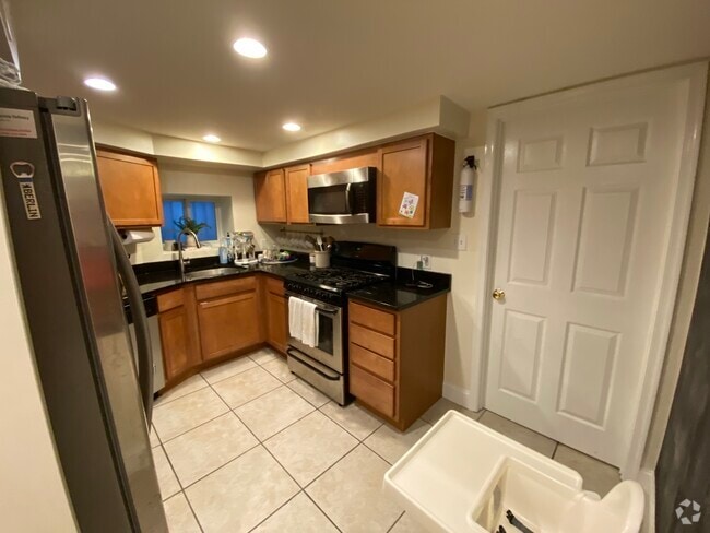 Building Photo - 1859 Mintwood Pl NW Unit B Rental