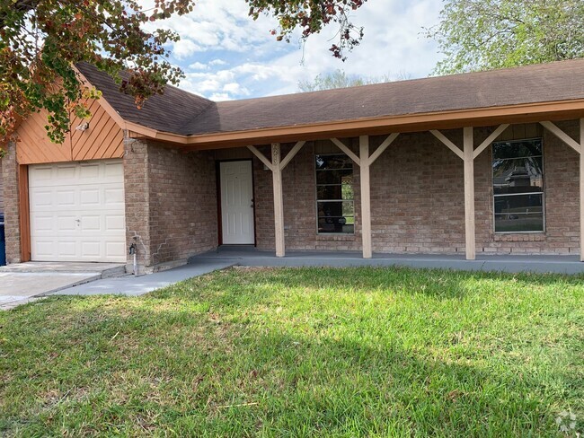 Building Photo - 3br/2ba/1-car garage home, fenced yard