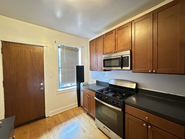 Photo - 1949 W Cuyler Ave Unit 2