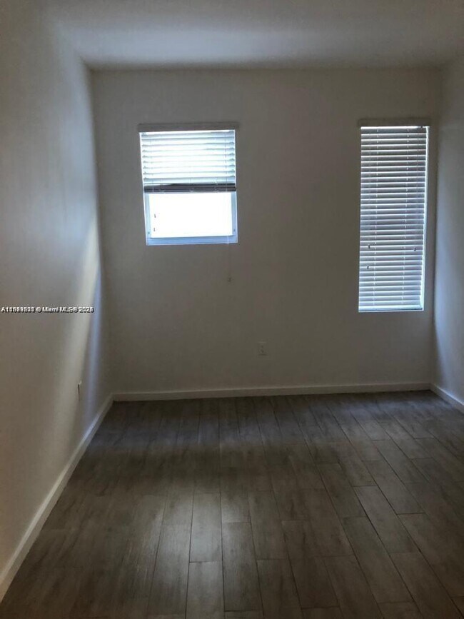 Photo - 1611 Meridian Ave Unidad 307