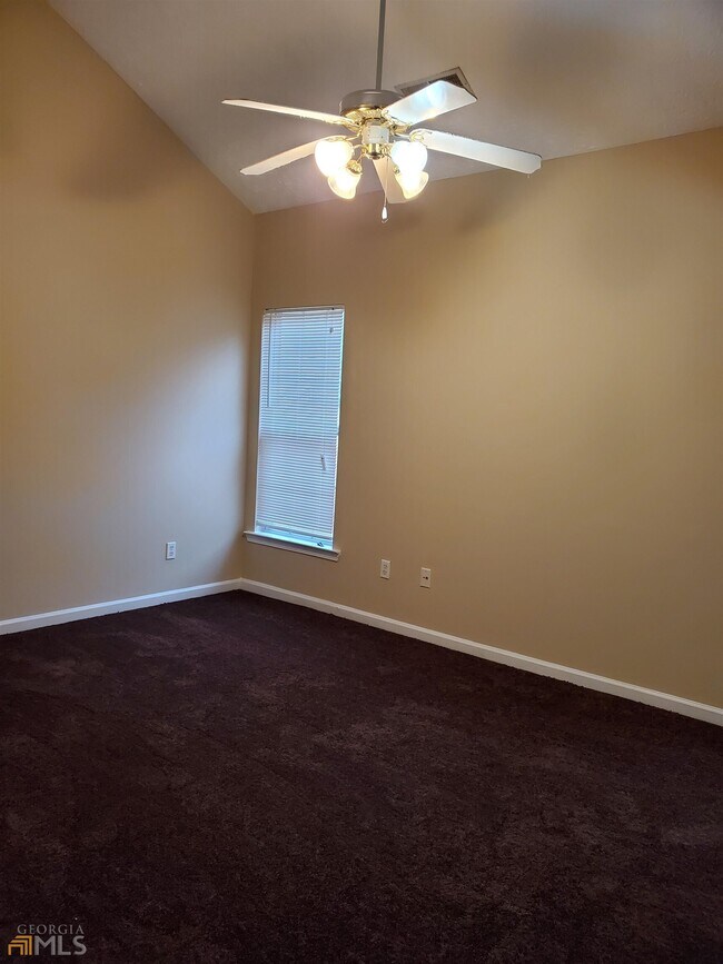 Photo - 9555 Lakeview Cir