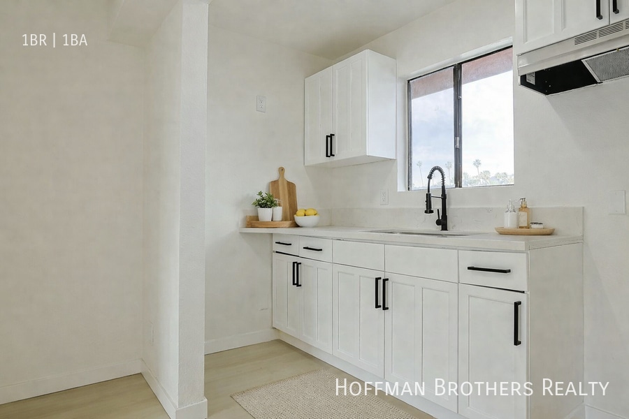 Photo - 1816 N Gramercy Pl Unit 302