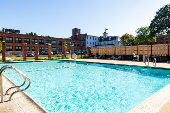 The Falls at 124 Water