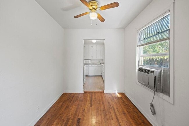 Photo - 914 W 4th St Unit 914
