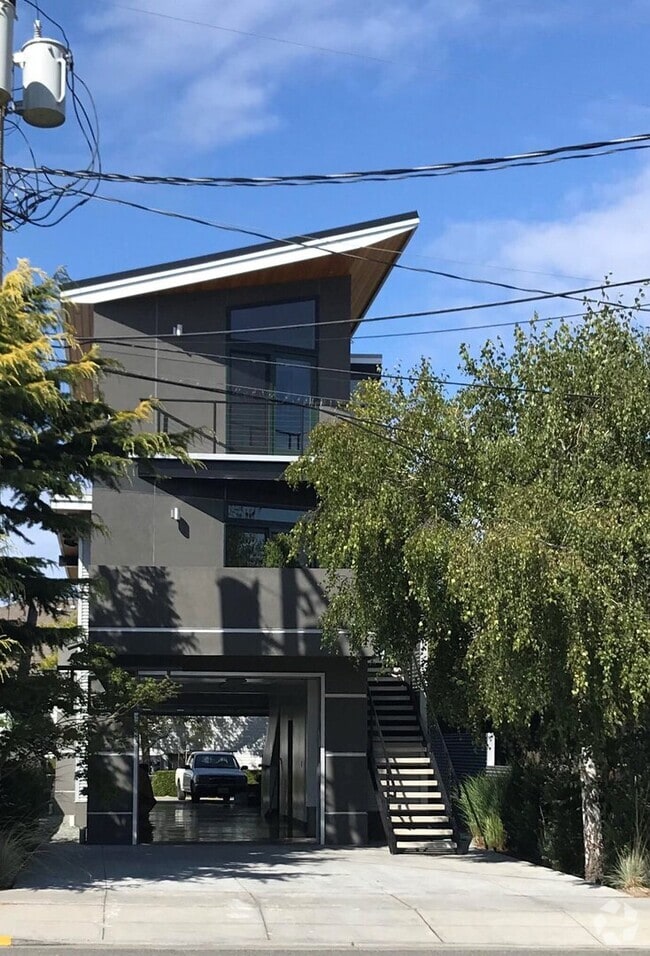 Building Photo - 1012 22nd St Rental