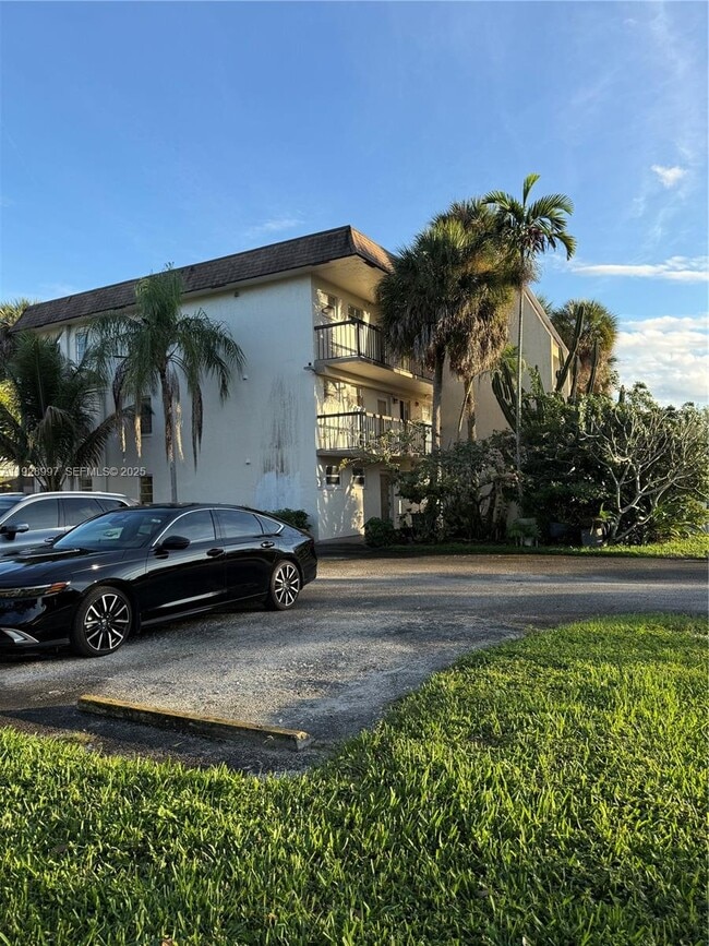 Building Photo - 1751 NW 75th Ave Unit 201