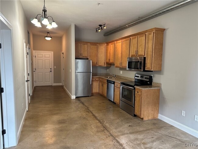 Photo - 721 N Clinton St