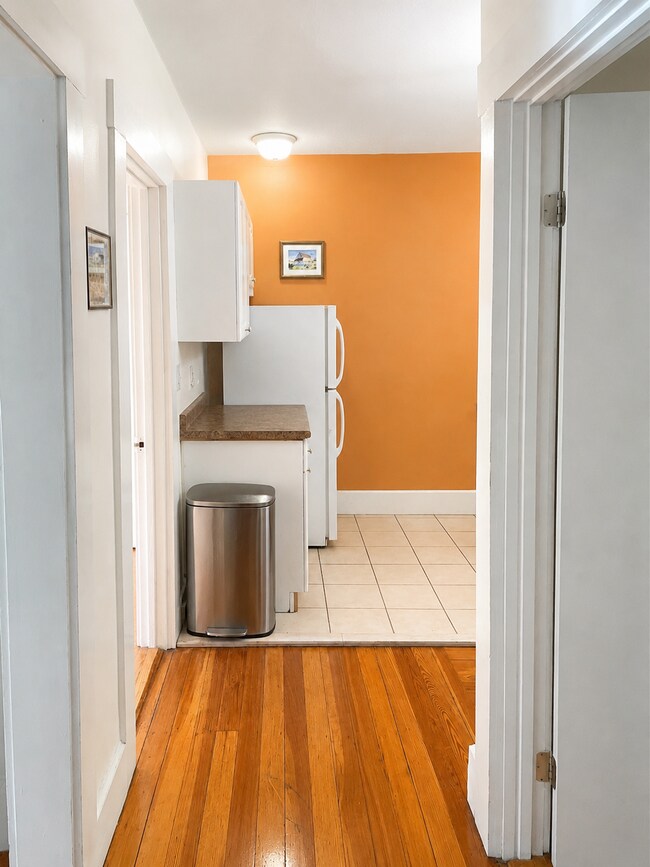 132 1/2 Oxford St. Unit 1