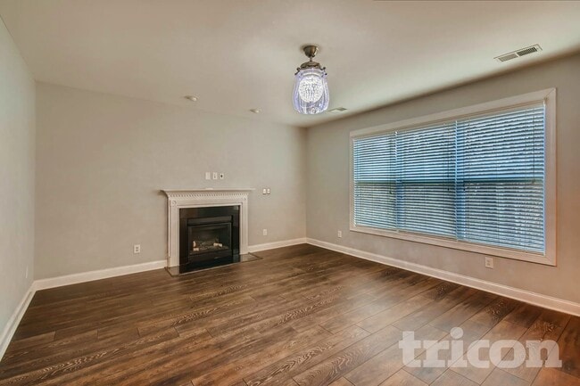 Photo - 428 Castlebury Ct