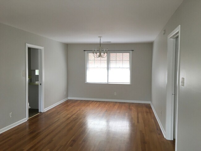 Photo - 2 Bedroom 1 Bath Apartment in Radcliffeborough - Downtown Charleston Unit H