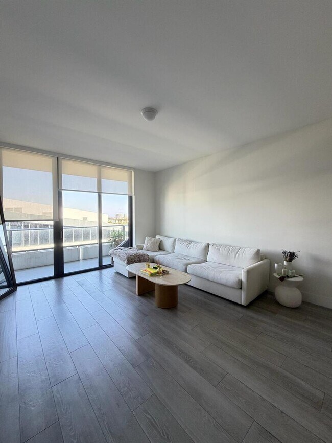 Photo - 2960 NE 207th St