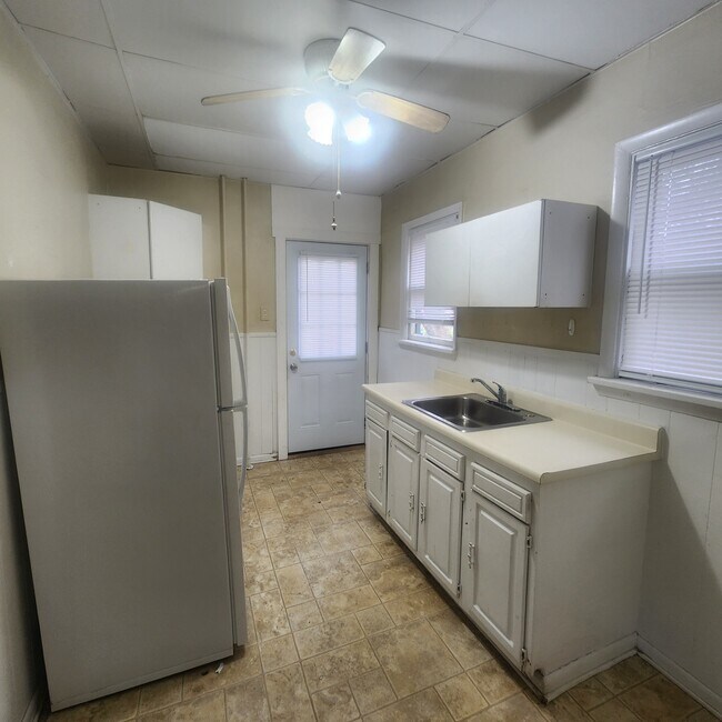 Photo - 101 Crawford Ave Unit Apartment 2