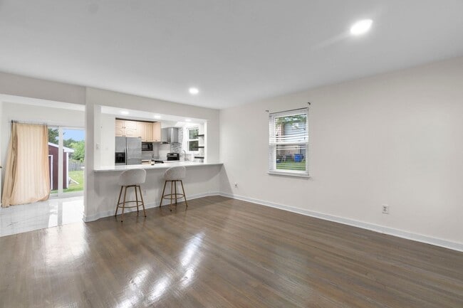 Photo - 12 Coats Bridge Pl