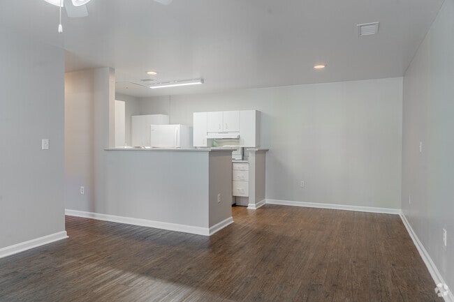 2BR, 1BA - 884SF - Kitchen
