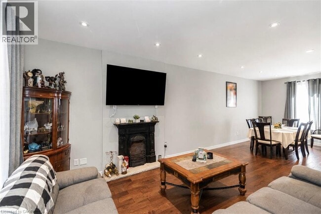 Photo - 38 Fairleigh Ave N