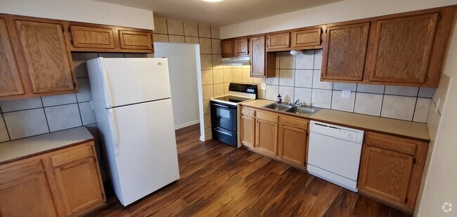 Building Photo - 5810 Oneida St Rental
