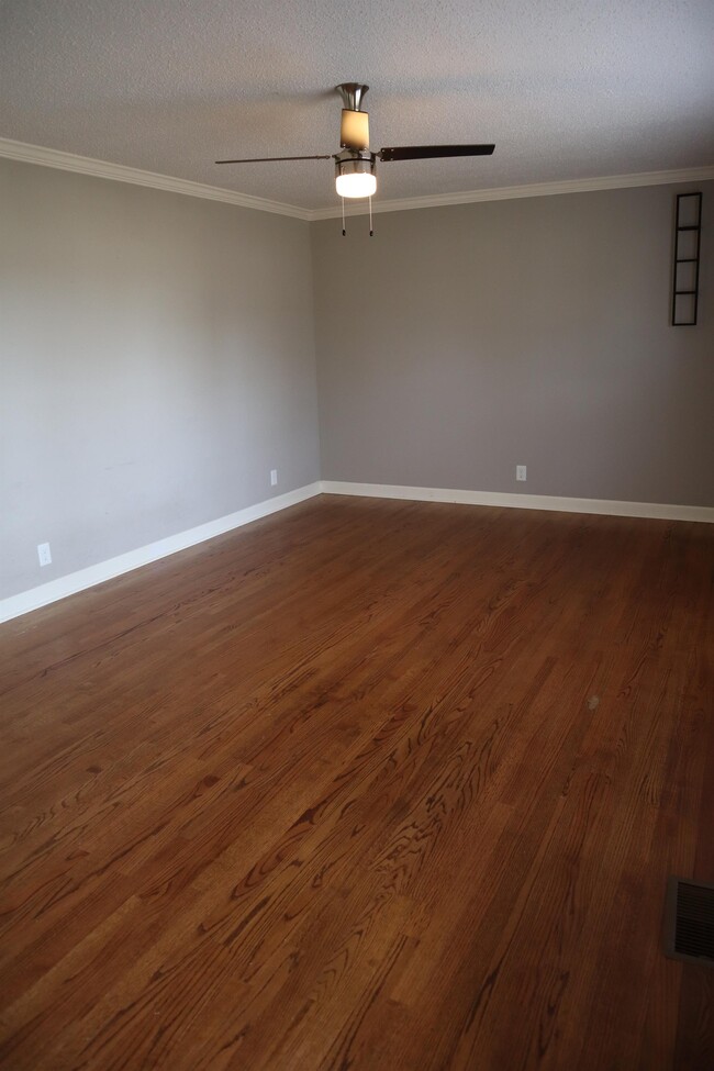 Photo - 105 Wildwood Dr