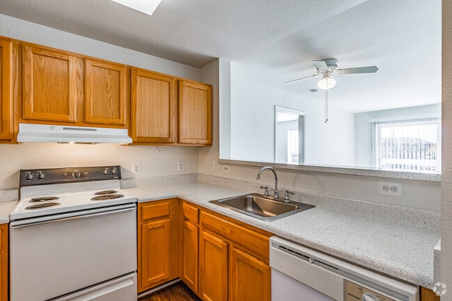2BR, 2BA - 894SF