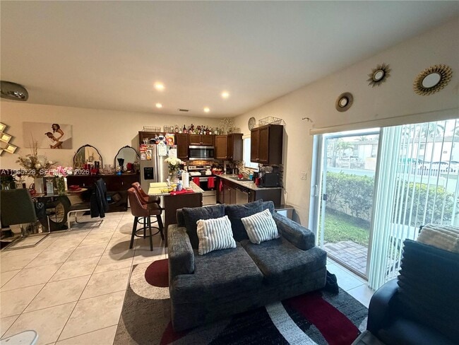 Photo - 5420 SW 13th Ct