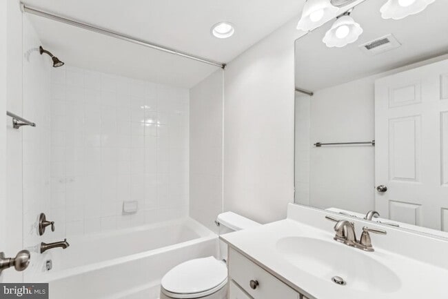 Photo - 8915 Amelung St