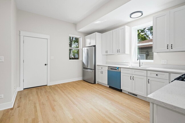 Photo - 6445 S Rhodes Ave