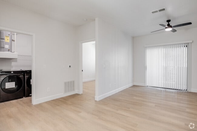 2BR, 2BA - 1,040SF - Haven at Towne Center