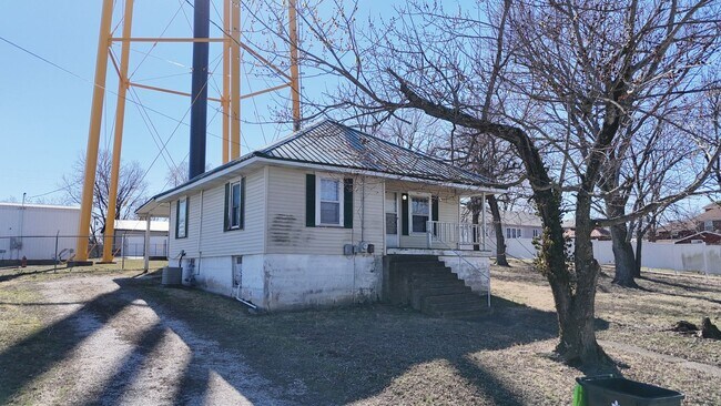 Photo - 310 E Jackson St