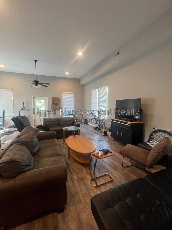 Photo - 7414 Burthe St Unit B