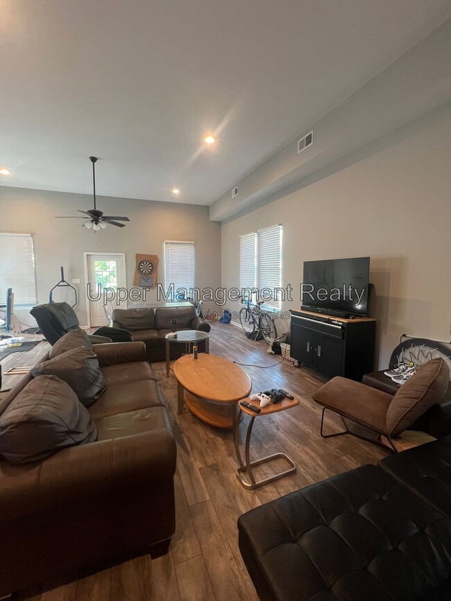 7414 Burthe St Unit B