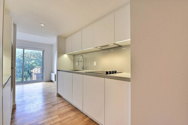 Photo - 3195 Av. Van Horne Unit 304