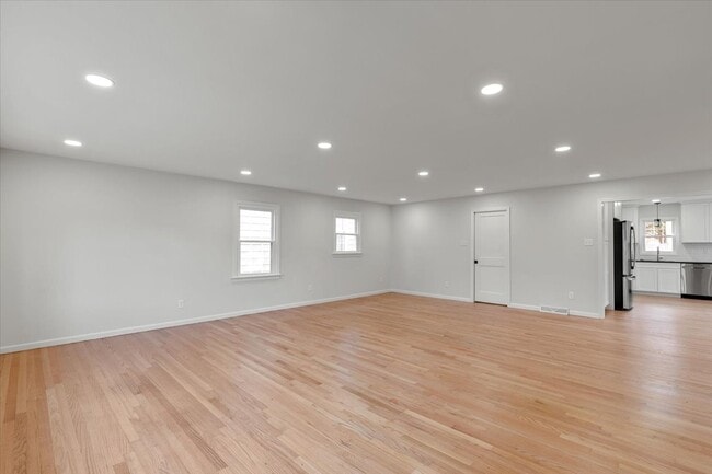 Photo - 2910 Fendall Ave