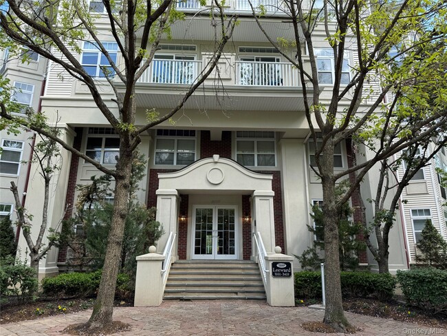 Building Photo - 3111 Leeward Dr