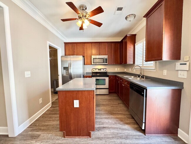 Photo - 3 Bed, 2.5 Bath Townhome w/ 2 Car Garage