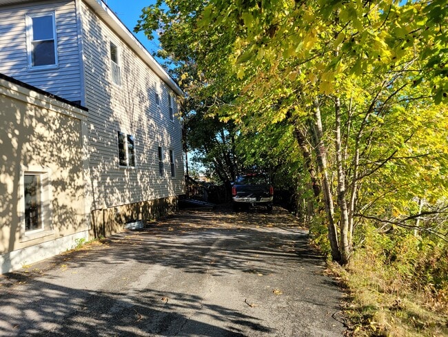 Building Photo - 87 Essex St Unit Essex1stfloor