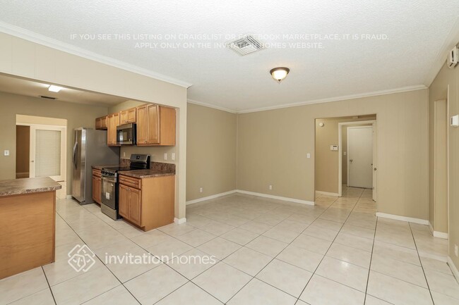 Photo - 321 Canterbury Dr W